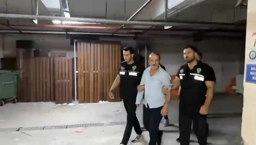 Galatasaray taraftar grubu lideri Sebahattin Şirin'in evinde 65
